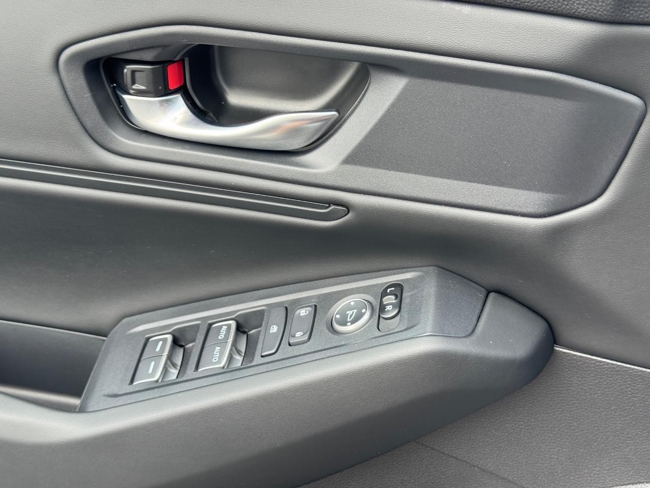 Honda Accord Sedan Vehicle Full-screen Gallery Image 24