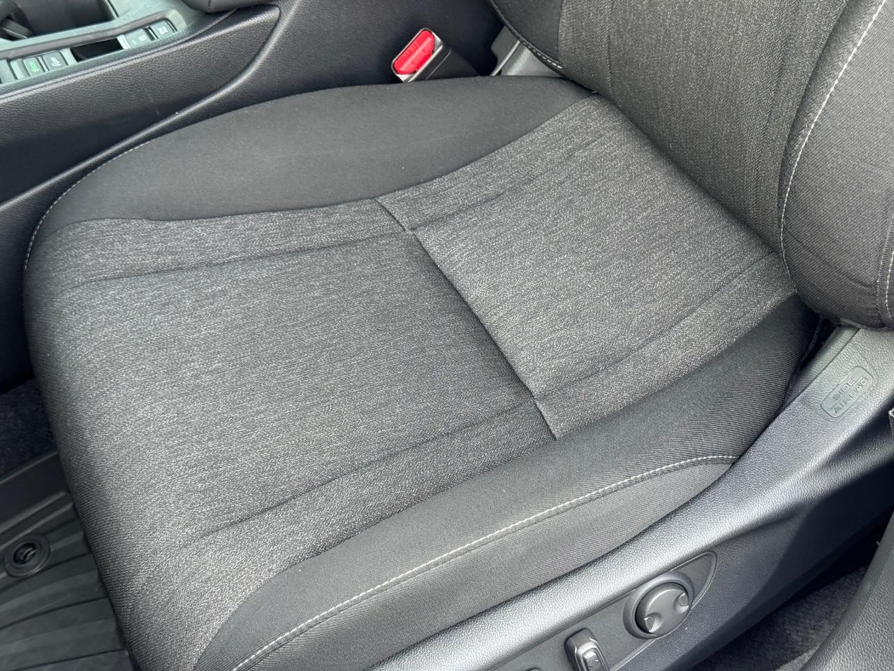 Honda Accord Sedan Vehicle Full-screen Gallery Image 25