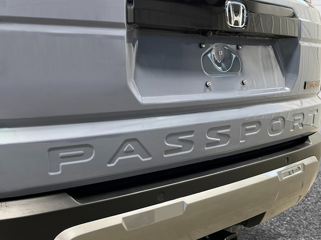 Honda Passport Vehicle Full-screen Gallery Image 07