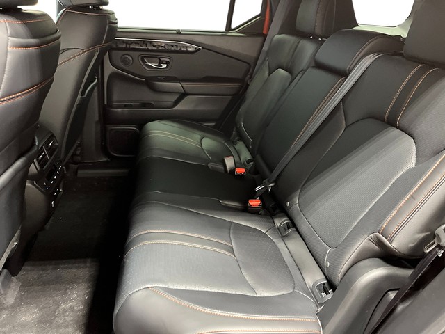 Honda Passport Vehicle Full-screen Gallery Image 24