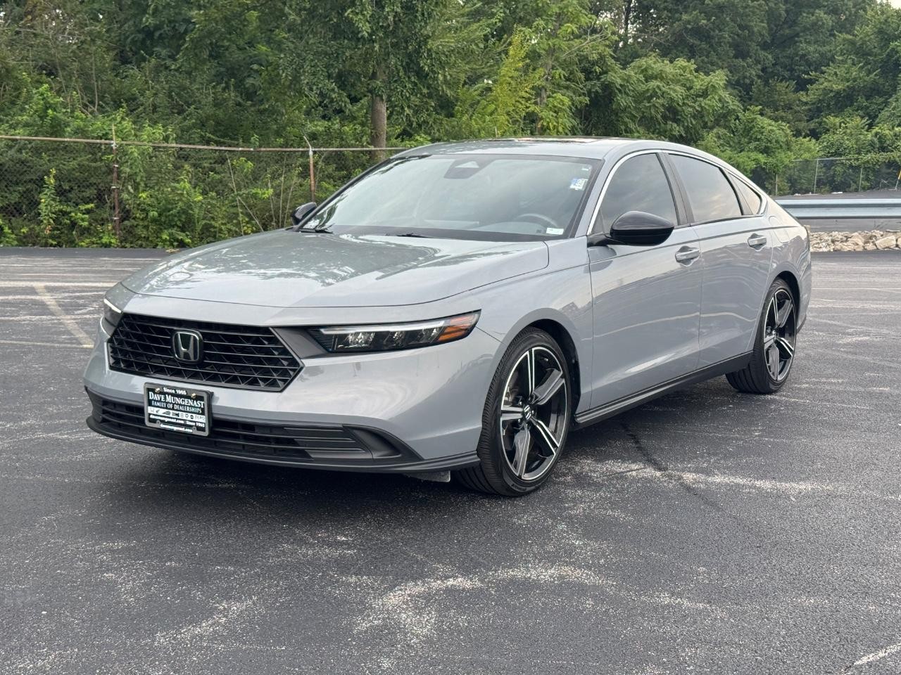 Honda Accord Hybrid Vehicle Full-screen Gallery Image 09