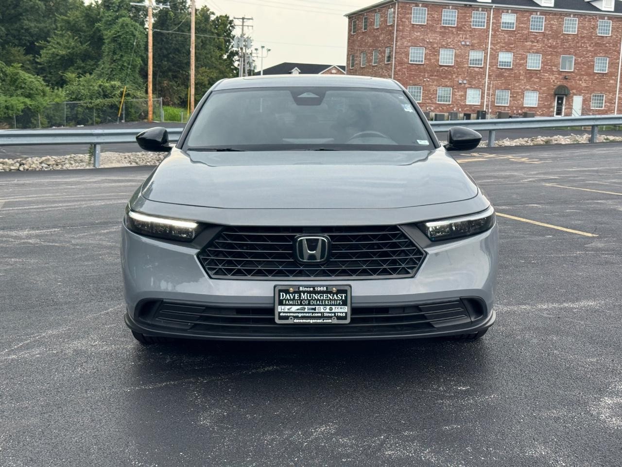Honda Accord Hybrid Vehicle Full-screen Gallery Image 10