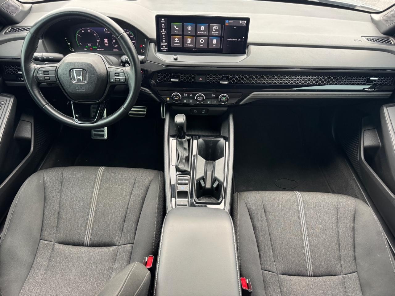 Honda Accord Hybrid Vehicle Full-screen Gallery Image 12