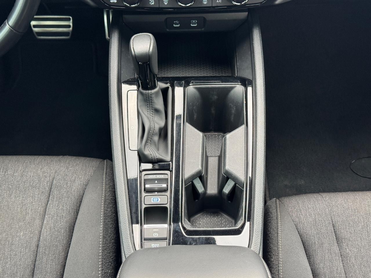 Honda Accord Hybrid Vehicle Full-screen Gallery Image 16