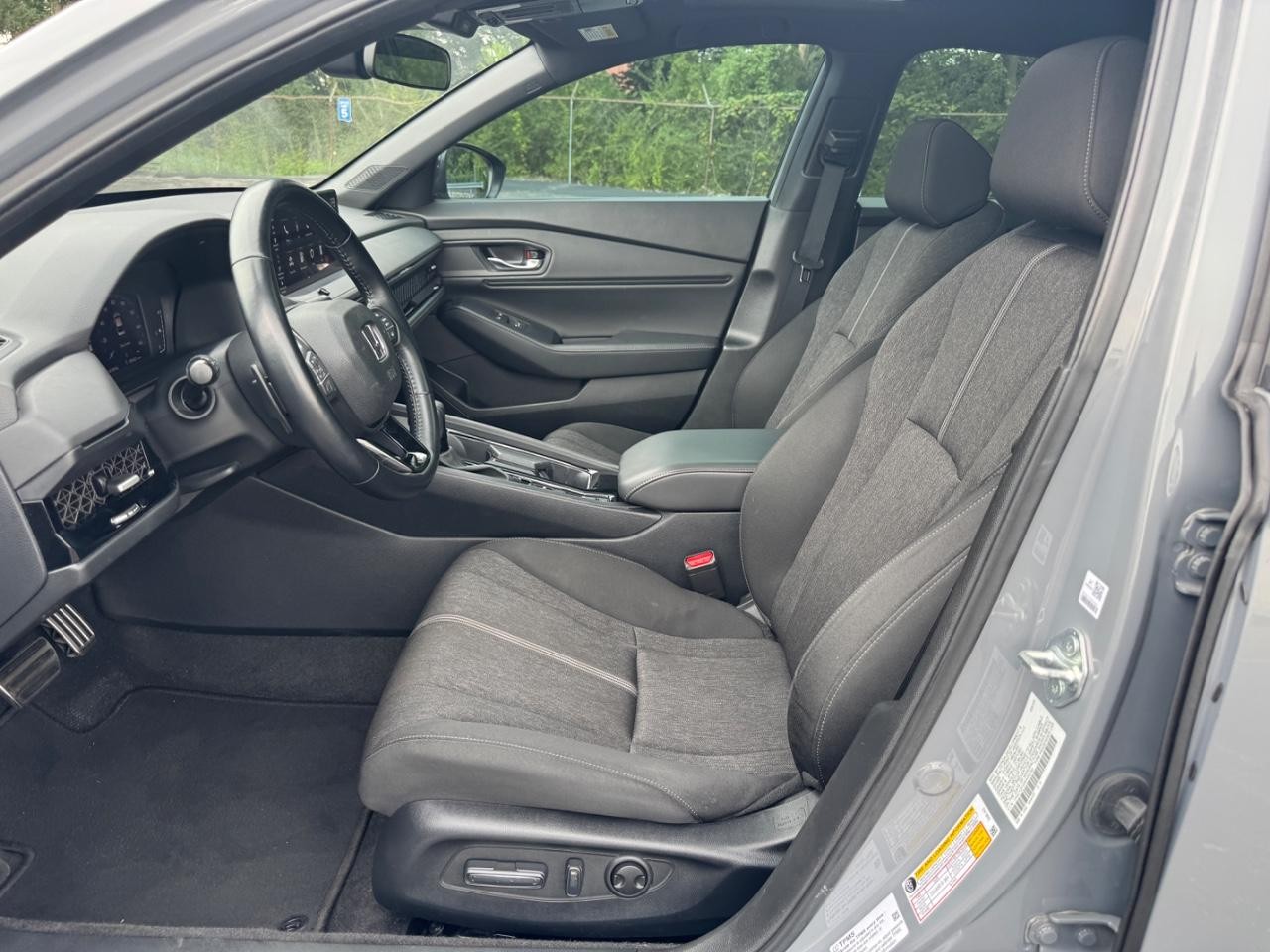 Honda Accord Hybrid Vehicle Full-screen Gallery Image 18