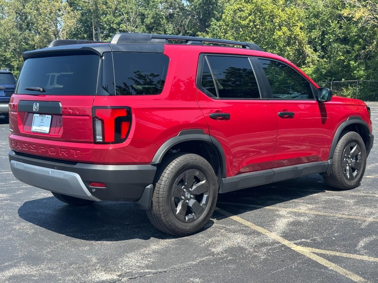 Honda Passport Vehicle Full-screen Gallery Image 04
