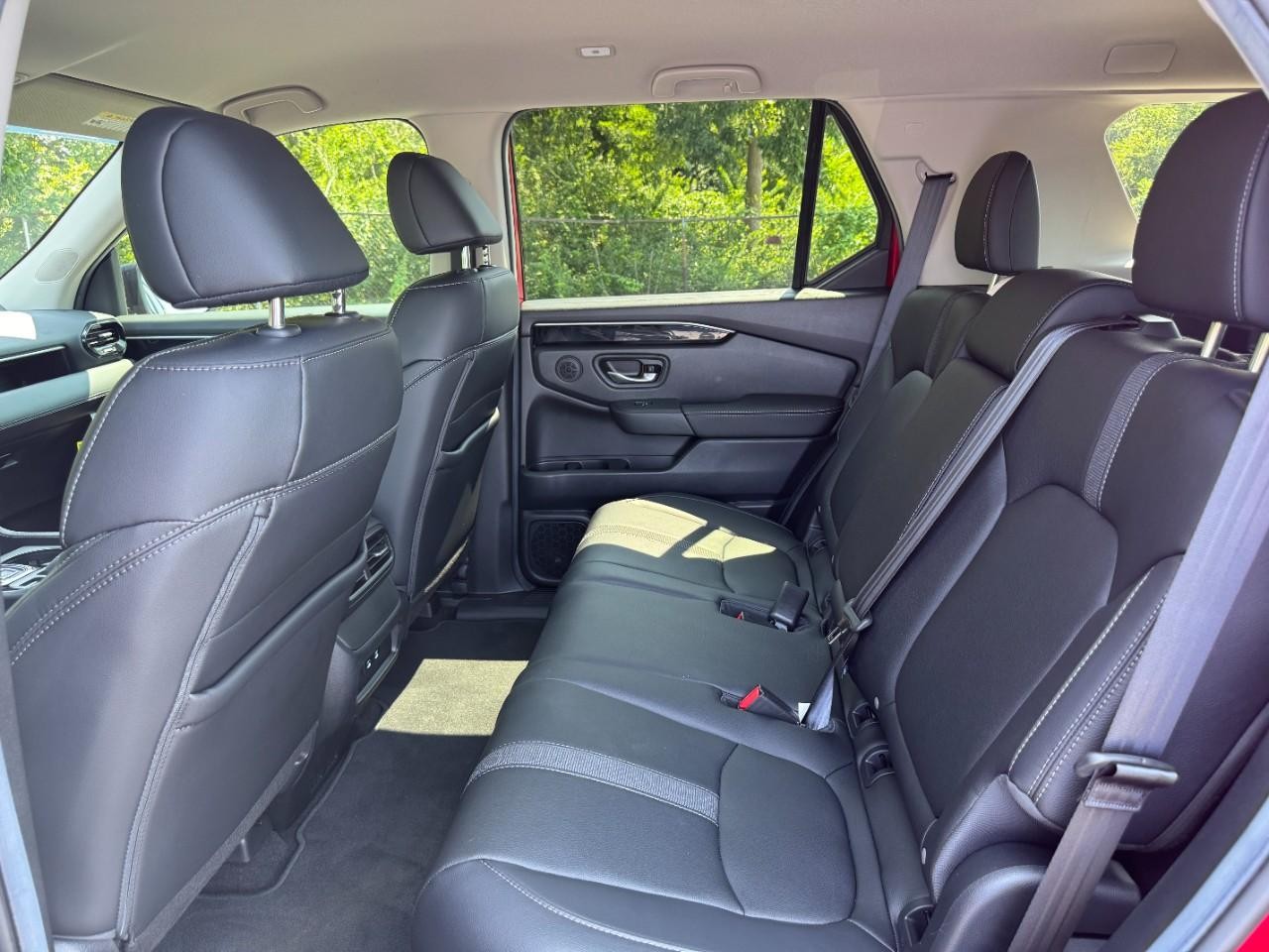 Honda Passport Vehicle Full-screen Gallery Image 11