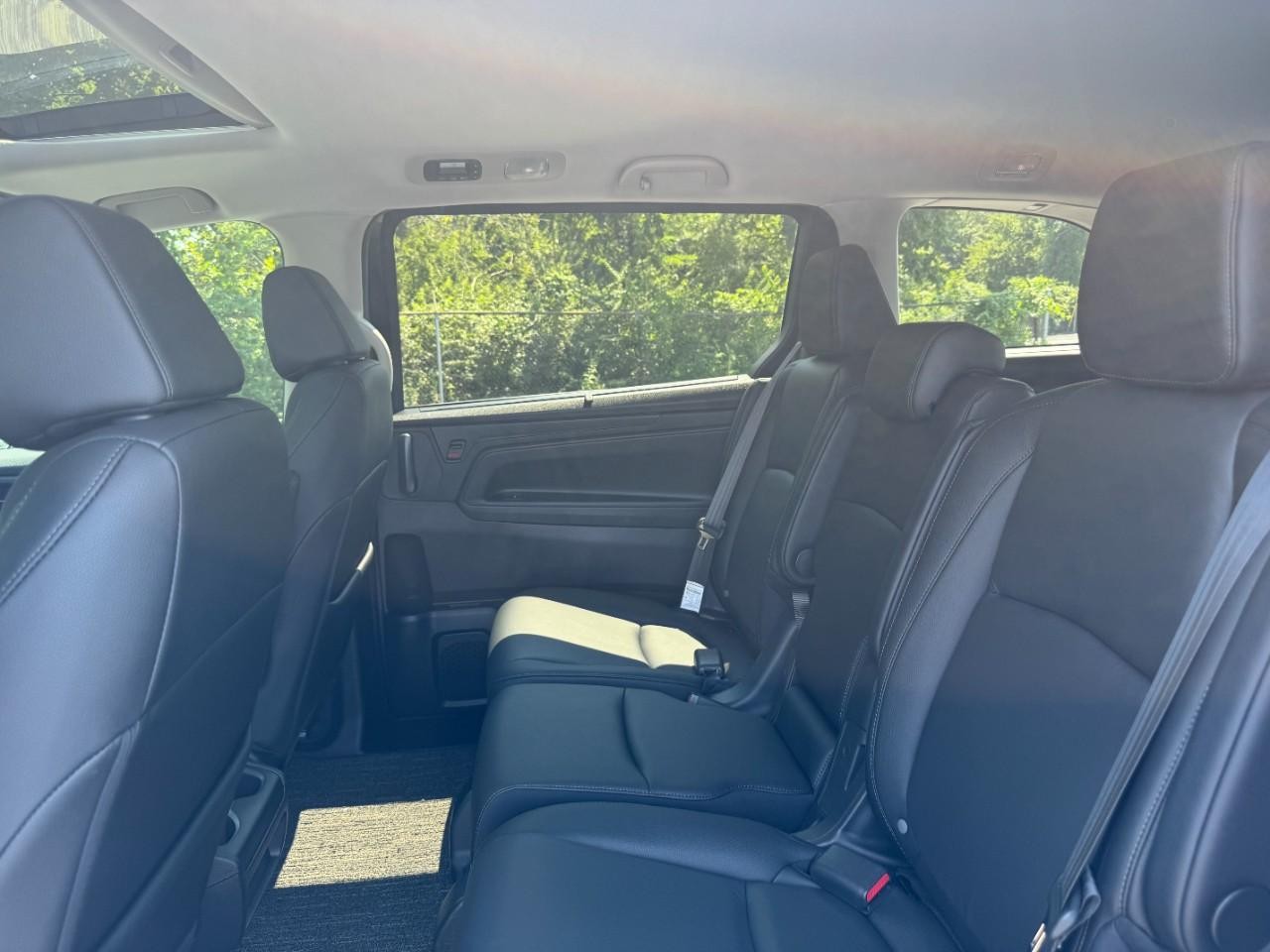 Honda Odyssey Vehicle Full-screen Gallery Image 11