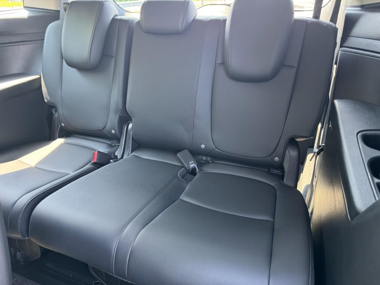 Honda Odyssey Vehicle Full-screen Gallery Image 12