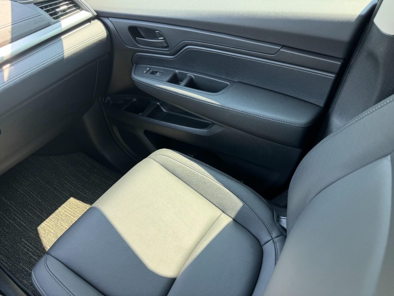 Honda Odyssey Vehicle Full-screen Gallery Image 16