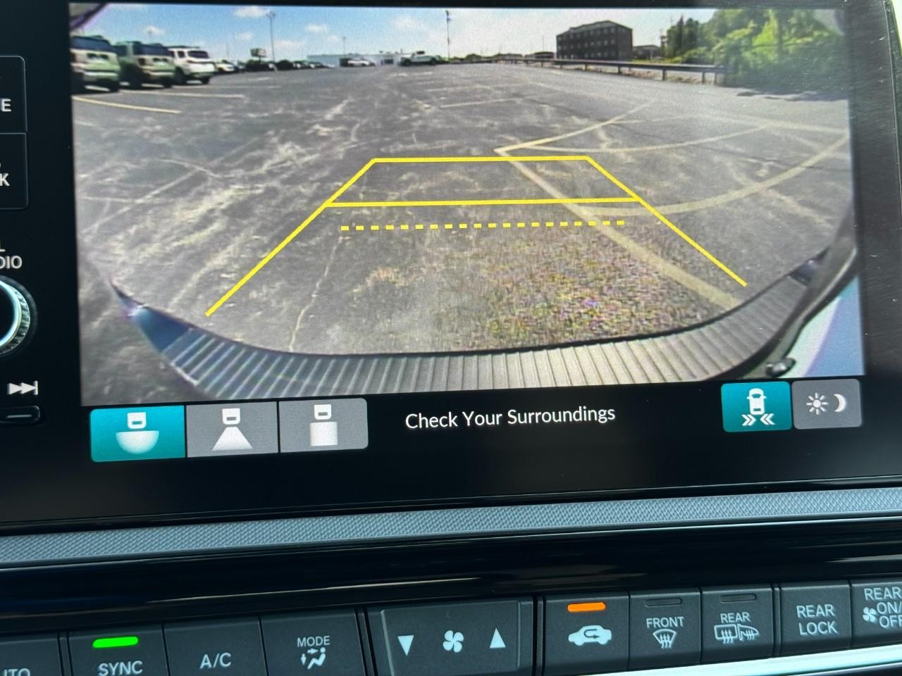 Honda Odyssey Vehicle Full-screen Gallery Image 25