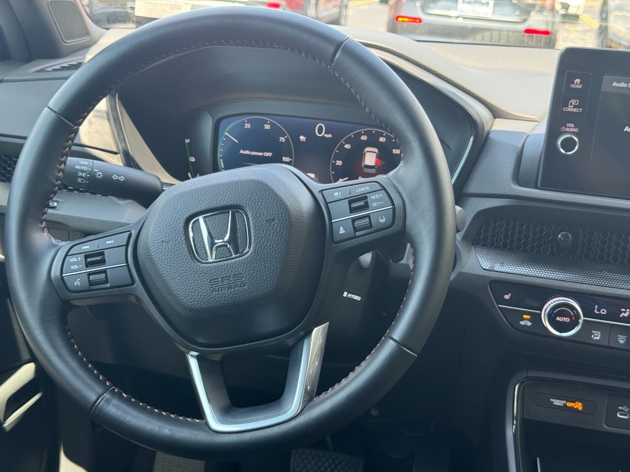 Honda CR-V Hybrid Vehicle Full-screen Gallery Image 13