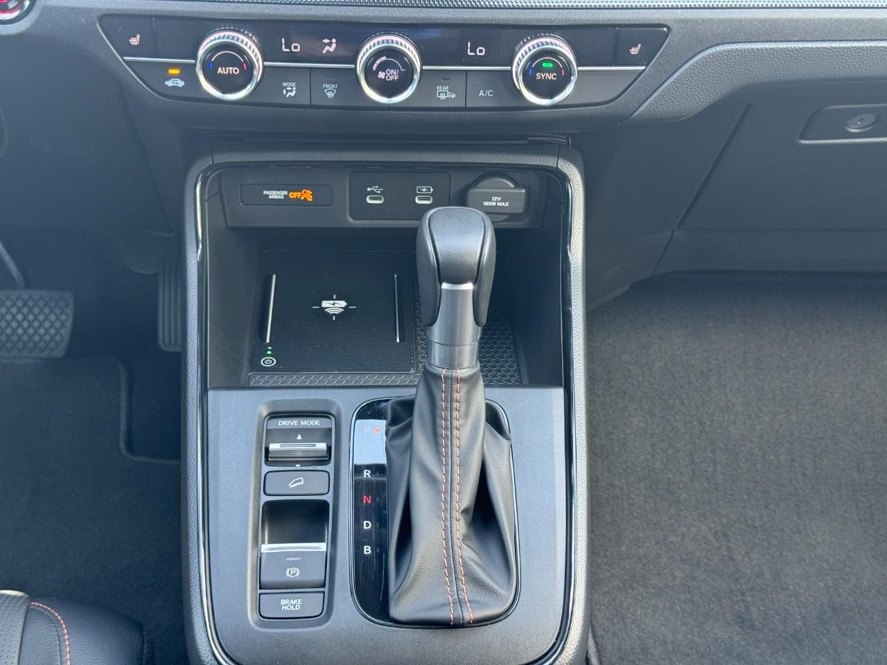Honda CR-V Hybrid Vehicle Full-screen Gallery Image 15