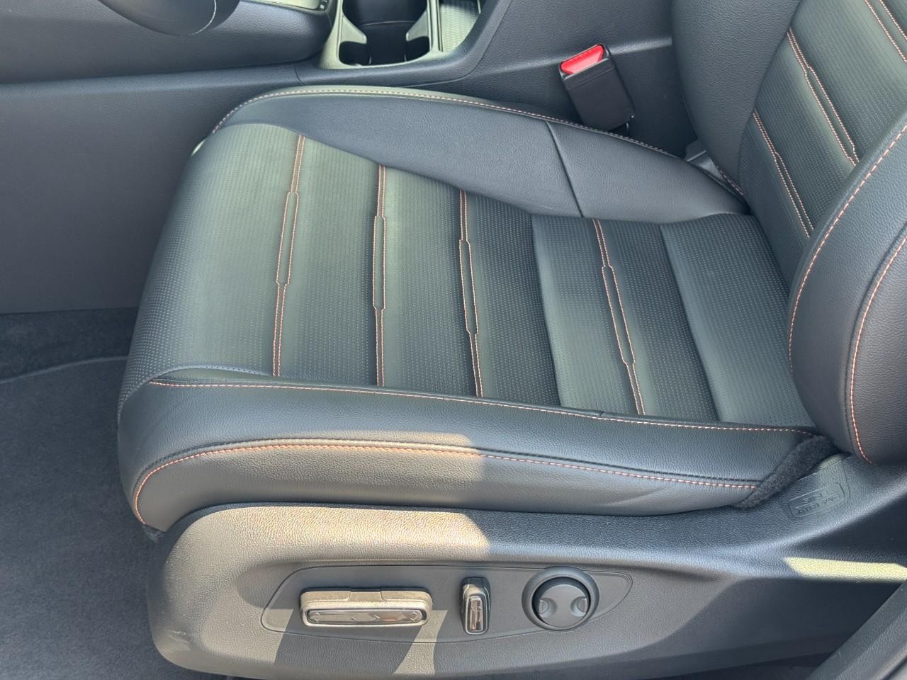 Honda CR-V Hybrid Vehicle Full-screen Gallery Image 18
