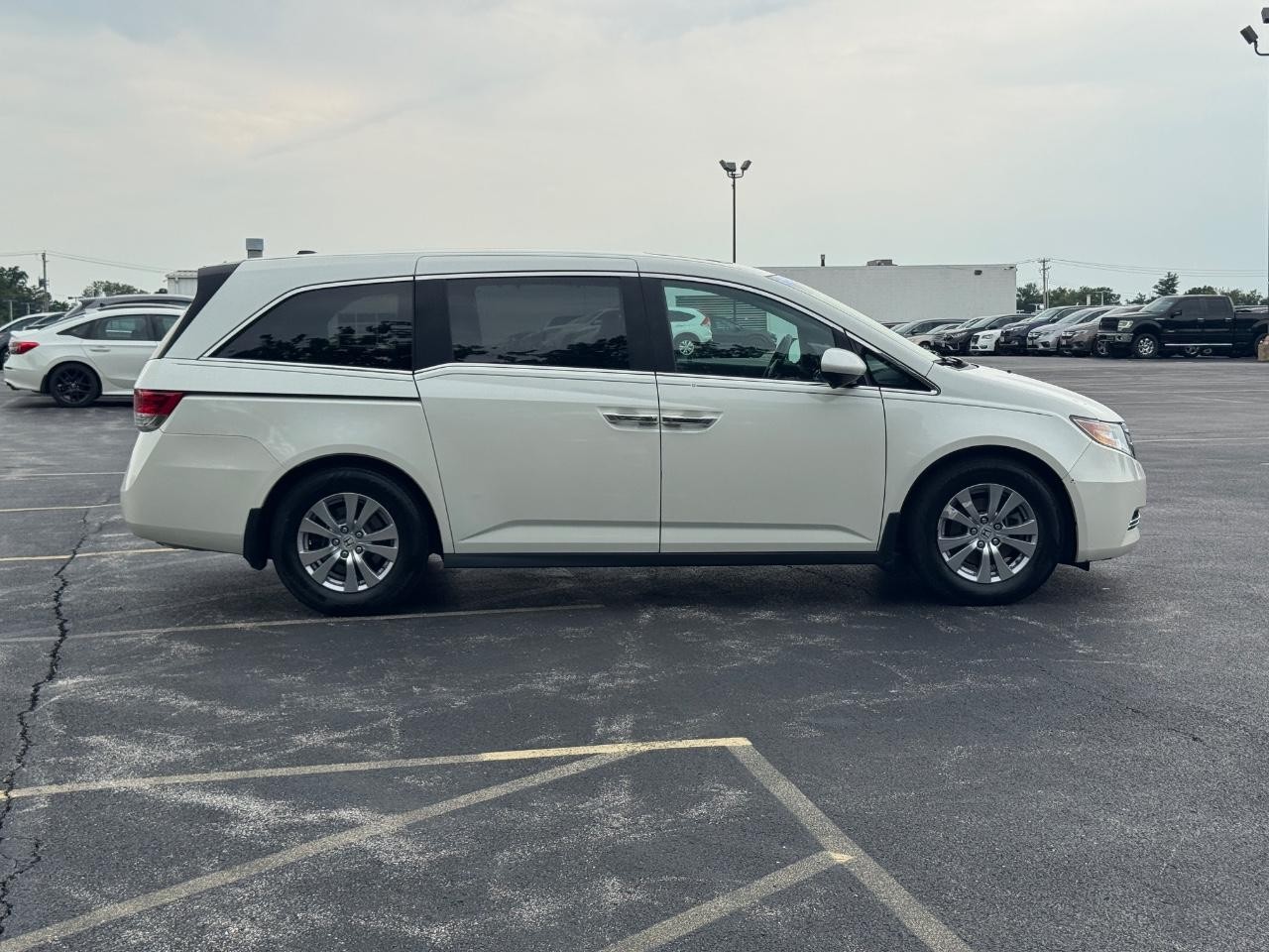 Honda Odyssey Vehicle Full-screen Gallery Image 03
