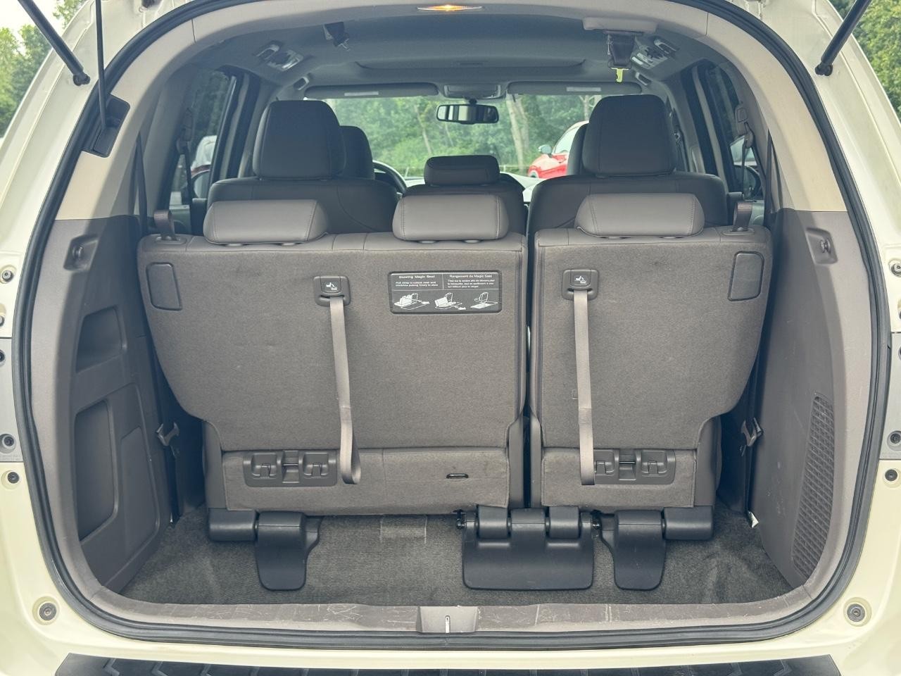 Honda Odyssey Vehicle Full-screen Gallery Image 05