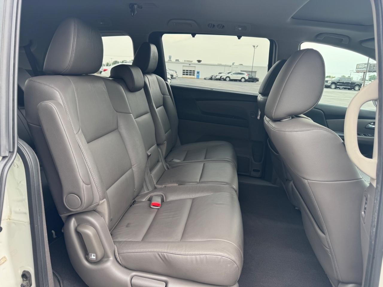 Honda Odyssey Vehicle Full-screen Gallery Image 11