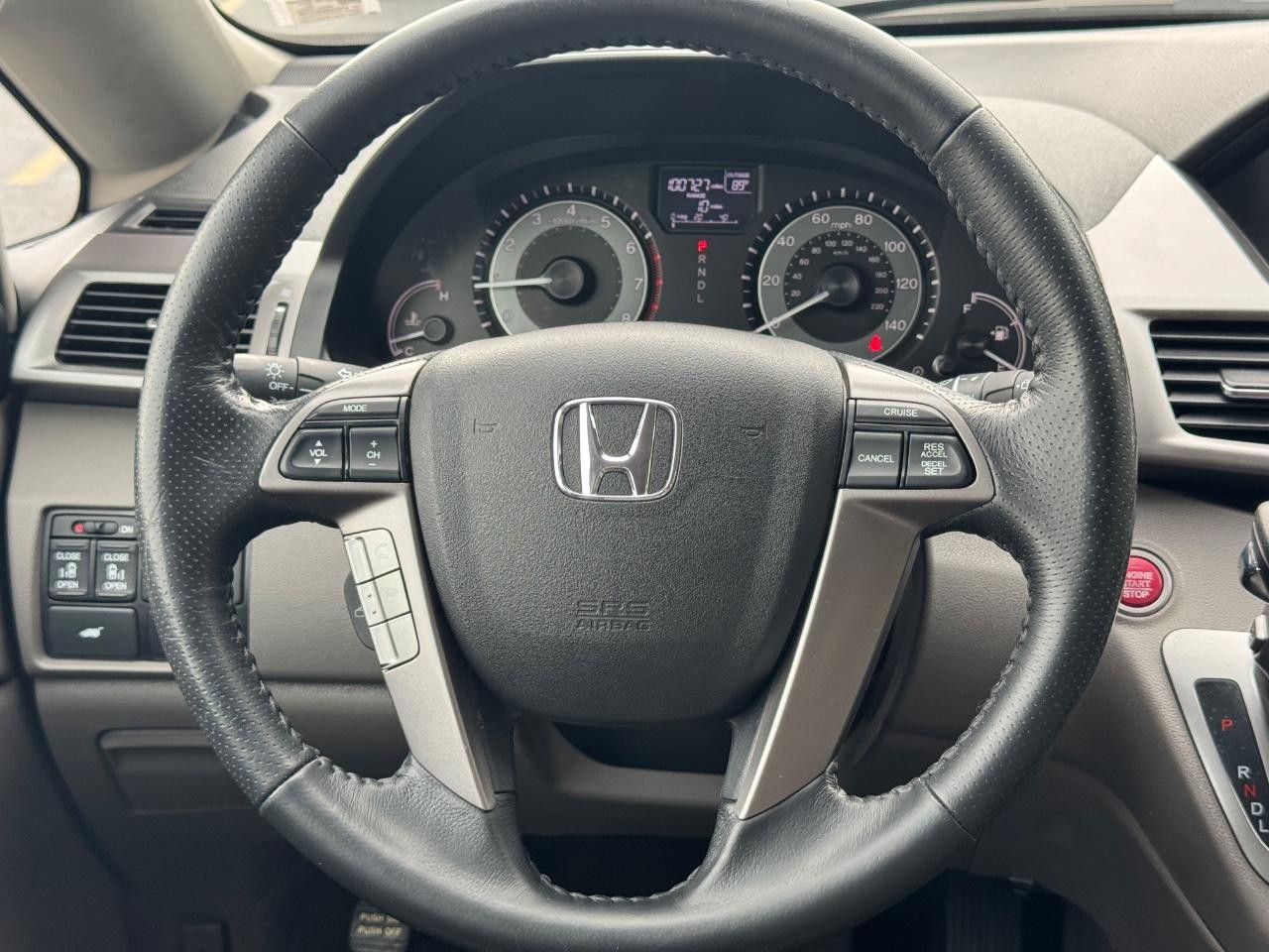 Honda Odyssey Vehicle Full-screen Gallery Image 14