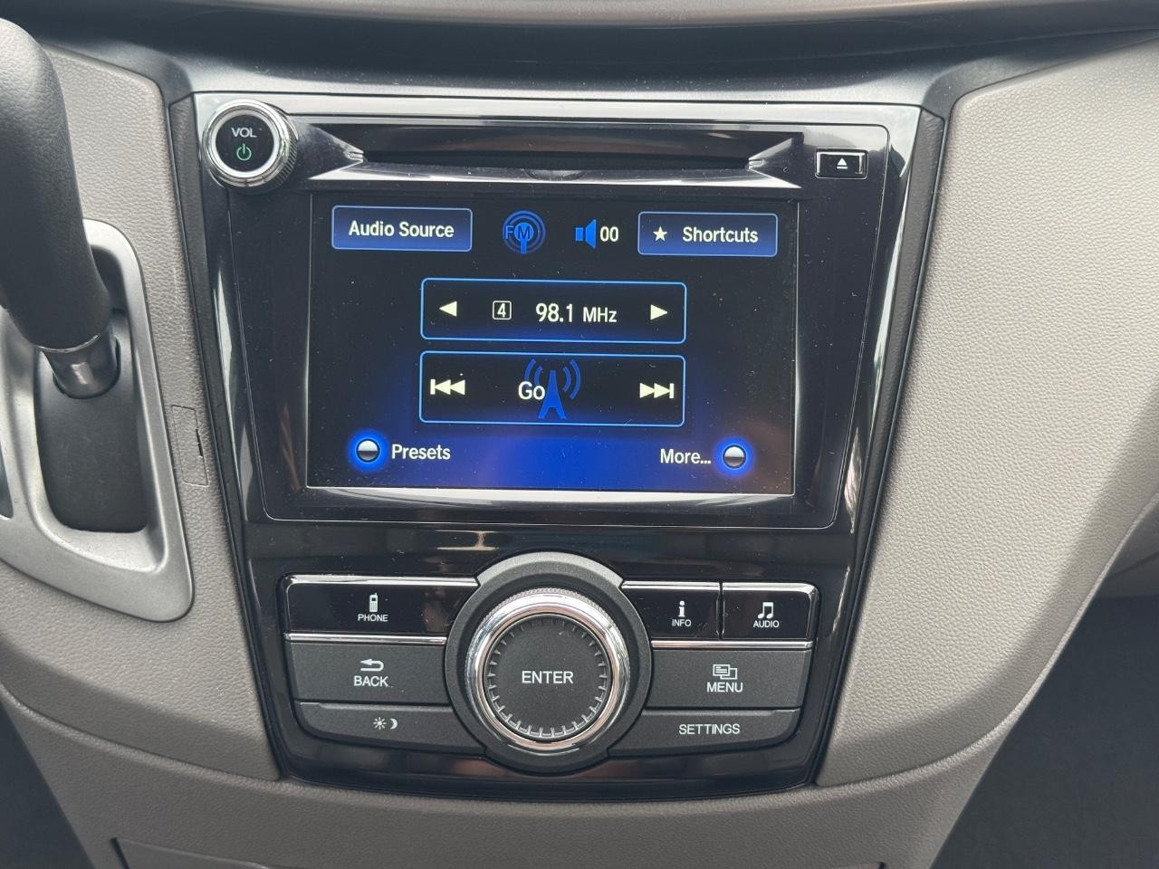 Honda Odyssey Vehicle Full-screen Gallery Image 16