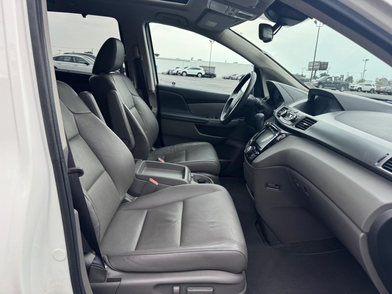 Honda Odyssey Vehicle Full-screen Gallery Image 18