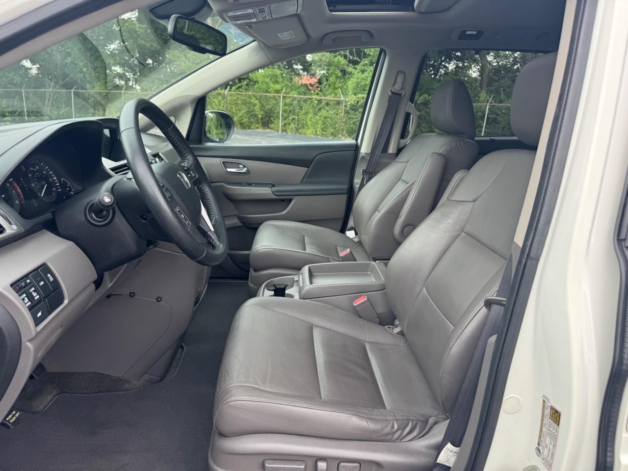 Honda Odyssey Vehicle Full-screen Gallery Image 19