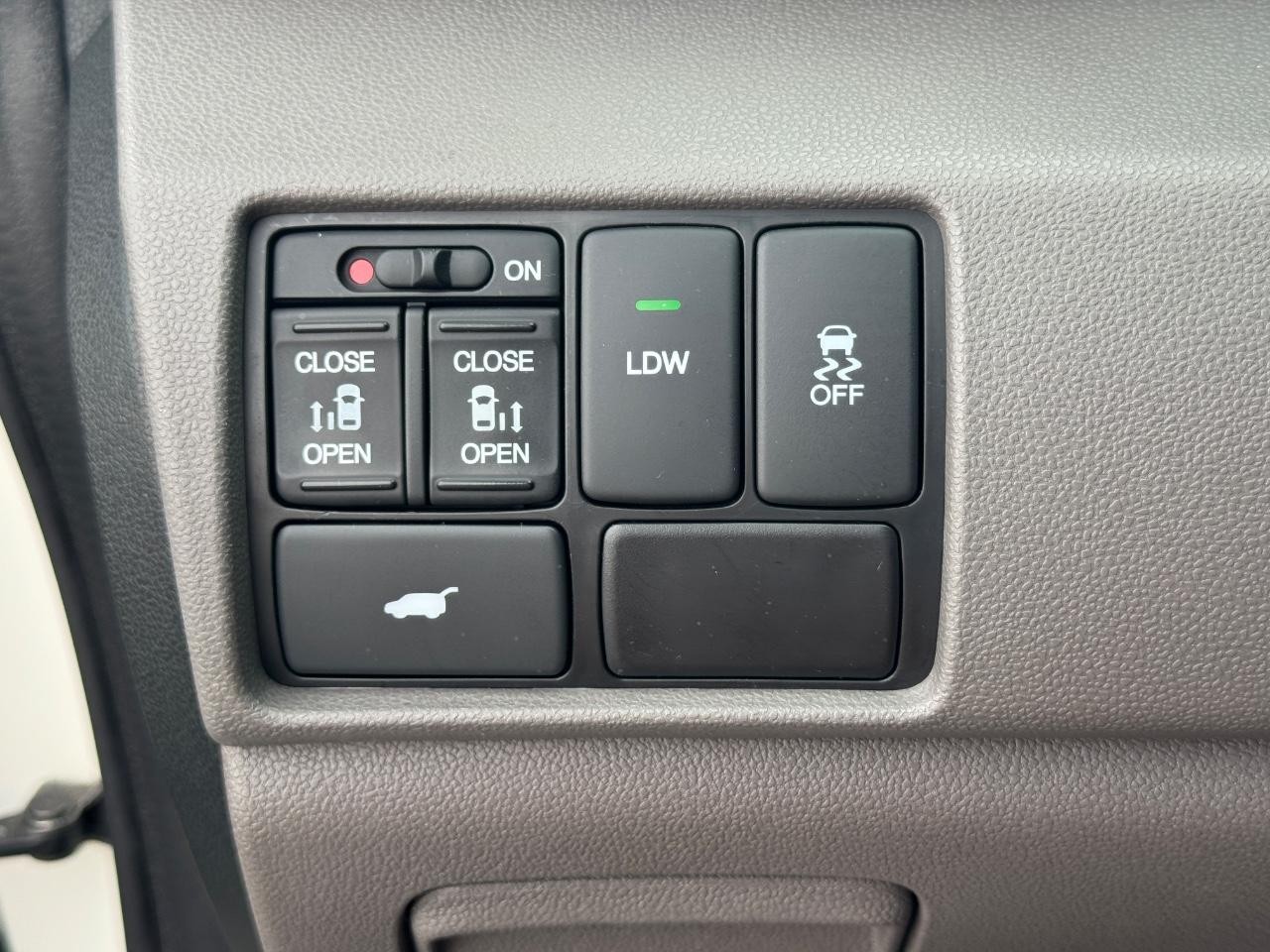 Honda Odyssey Vehicle Full-screen Gallery Image 24