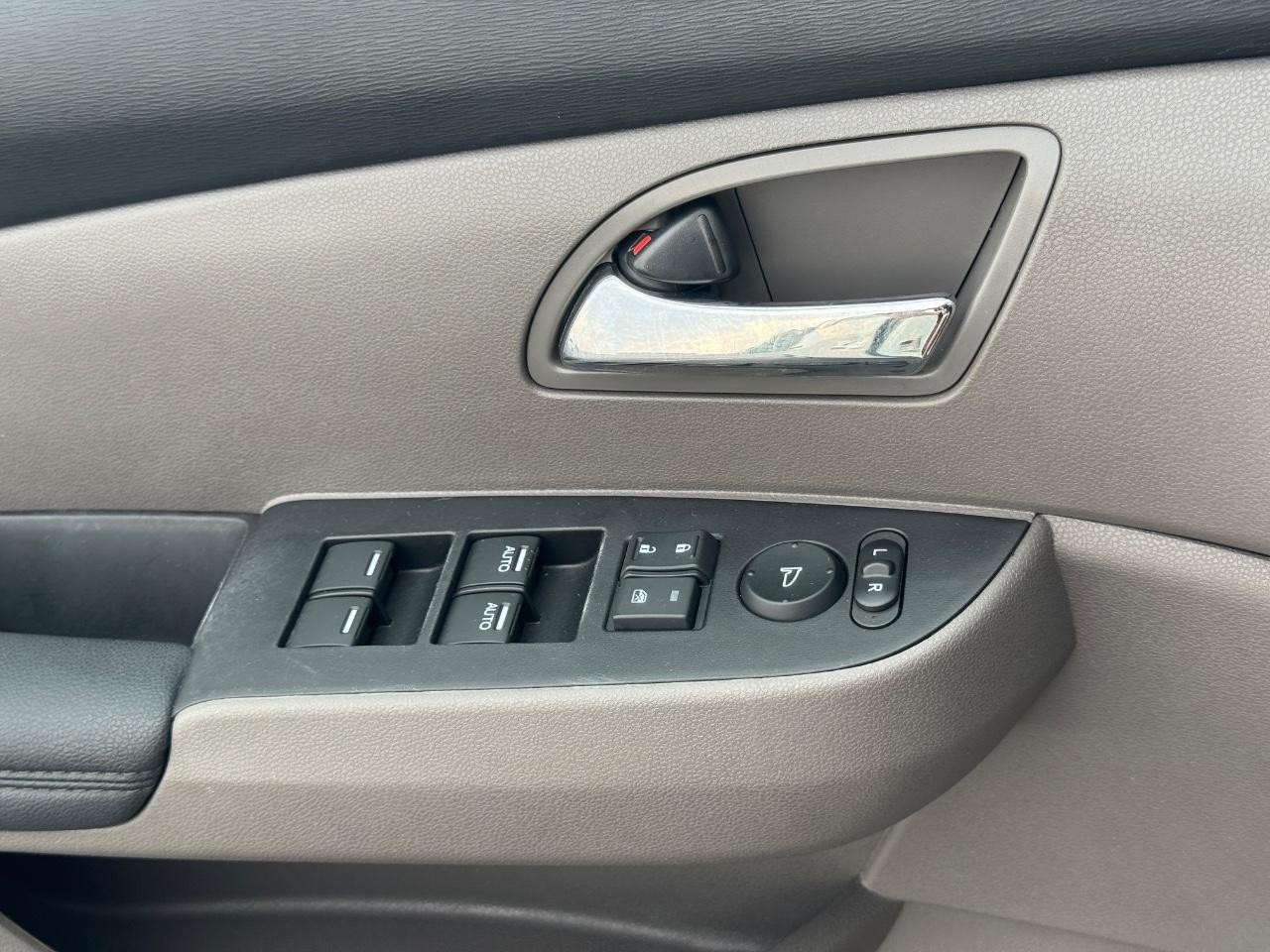 Honda Odyssey Vehicle Full-screen Gallery Image 26