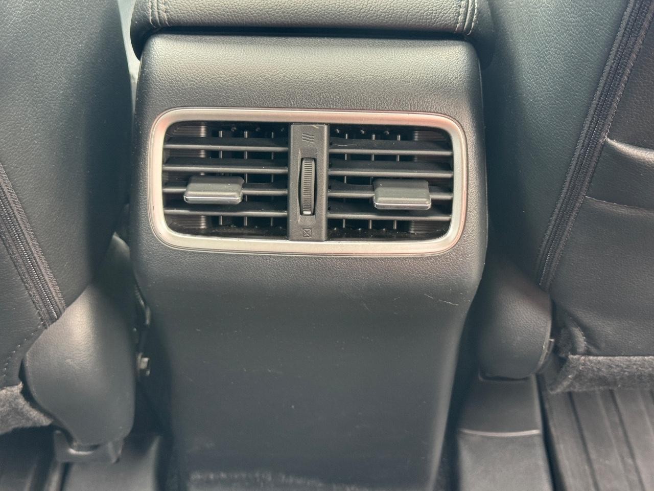 Honda CR-V Vehicle Full-screen Gallery Image 17