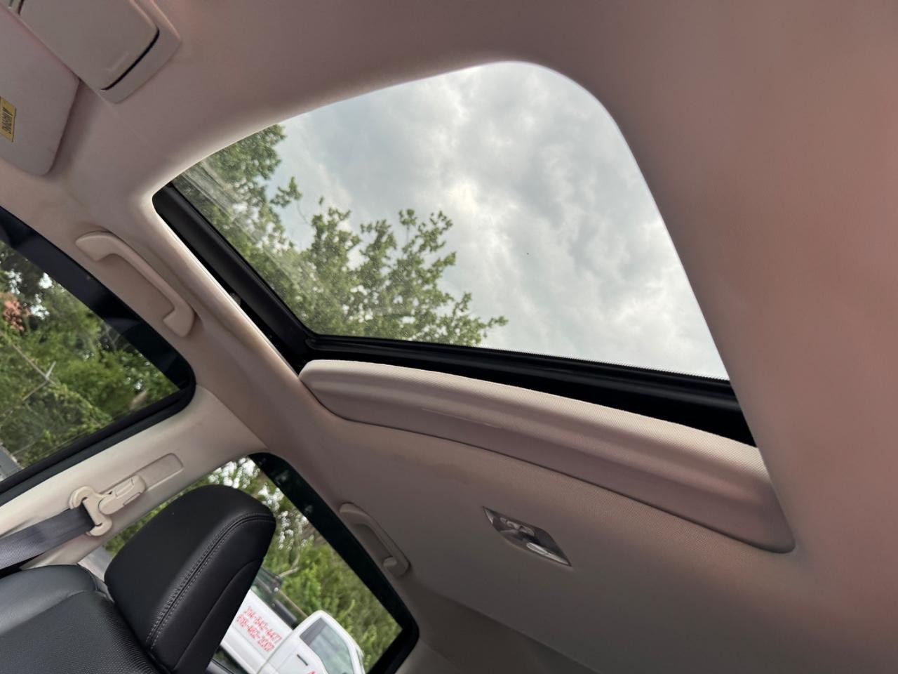 Honda CR-V Vehicle Full-screen Gallery Image 20