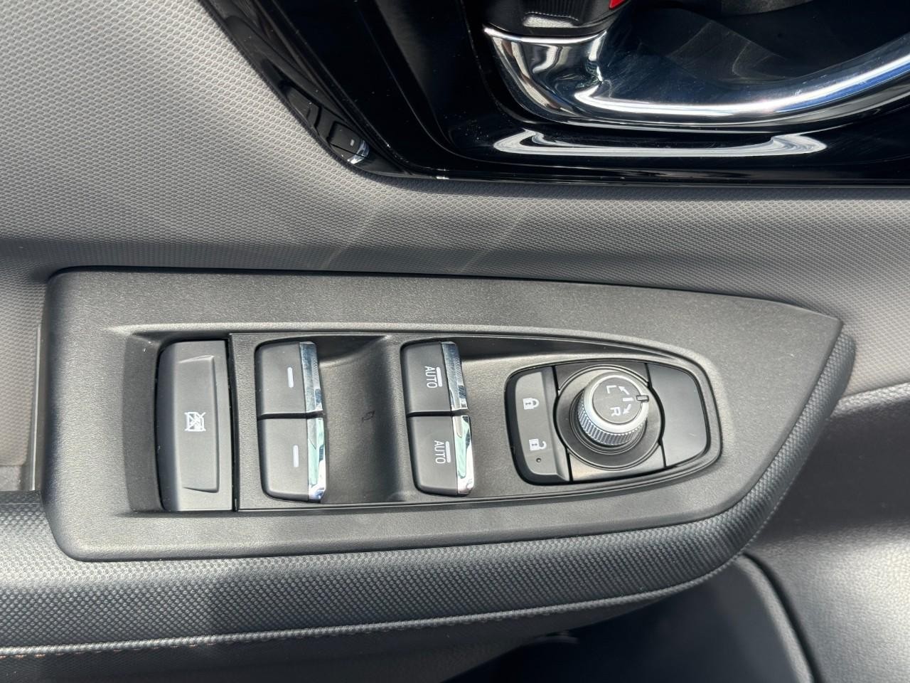 Subaru Forester Vehicle Full-screen Gallery Image 17