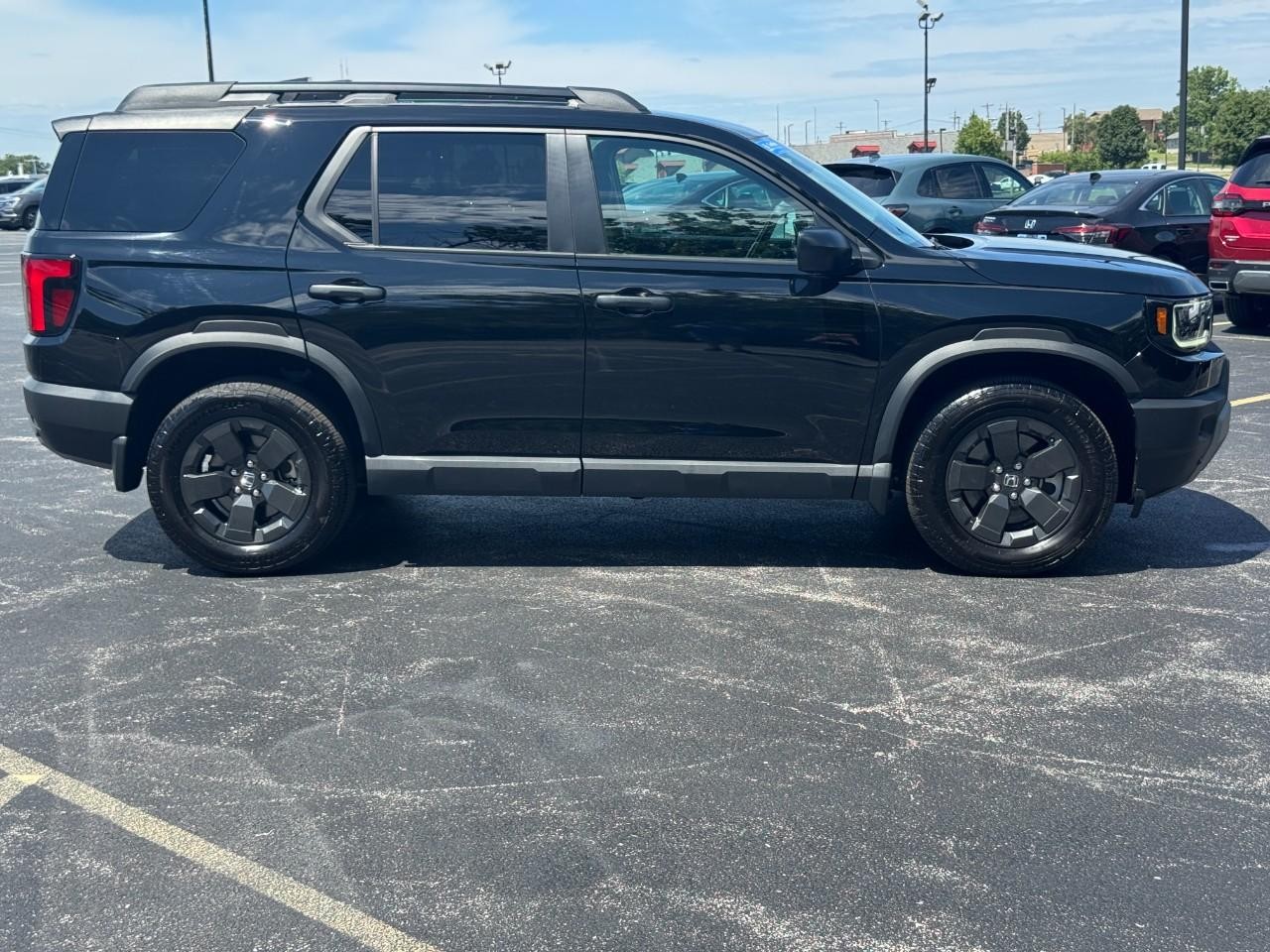Honda Passport Vehicle Full-screen Gallery Image 03