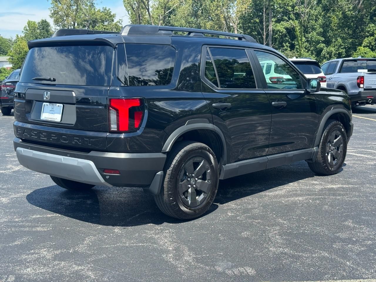 Honda Passport Vehicle Full-screen Gallery Image 04