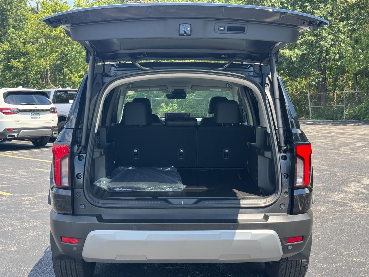 Honda Passport Vehicle Full-screen Gallery Image 05