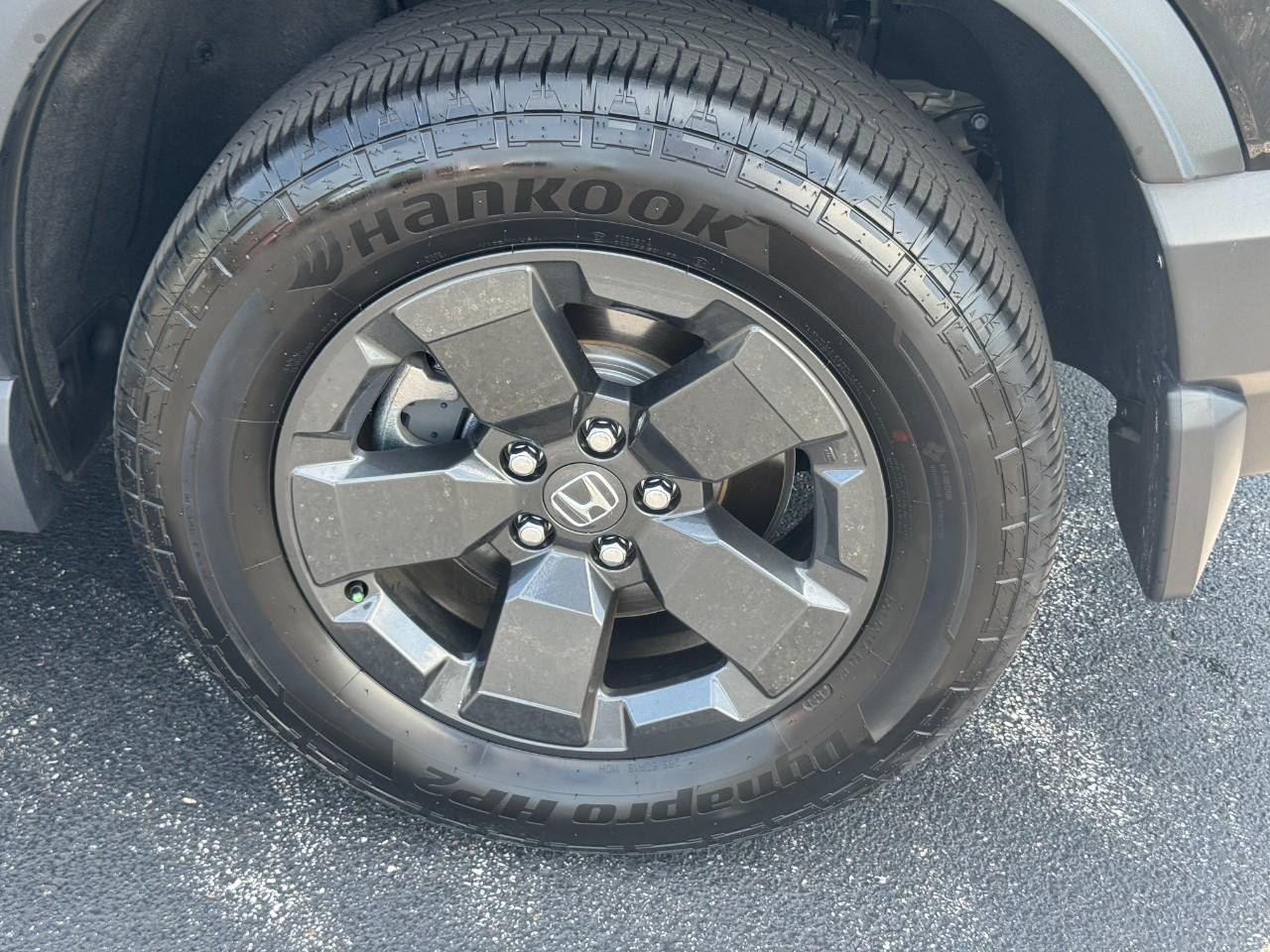 Honda Passport Vehicle Full-screen Gallery Image 08