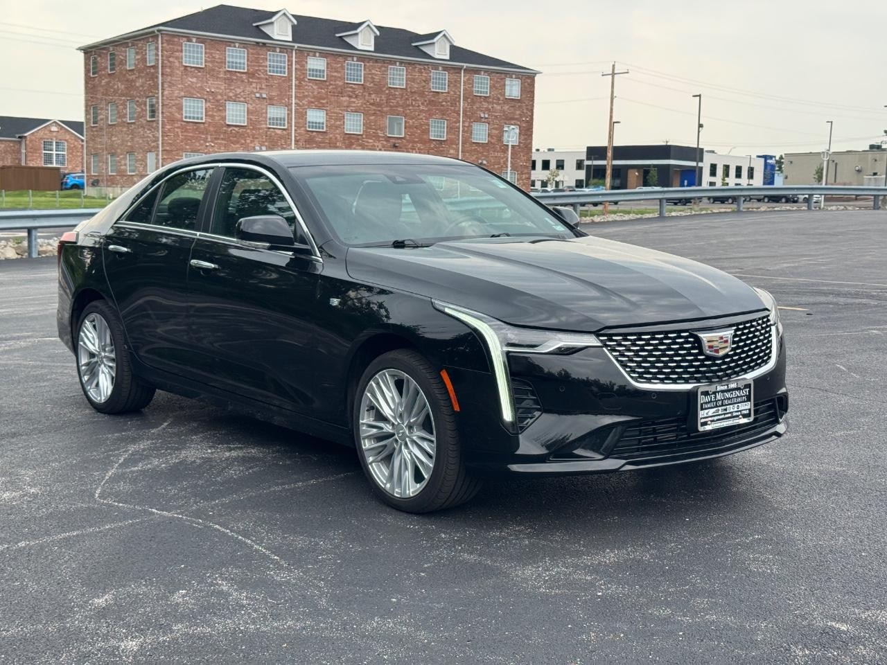 Cadillac CT4 Vehicle Full-screen Gallery Image 02