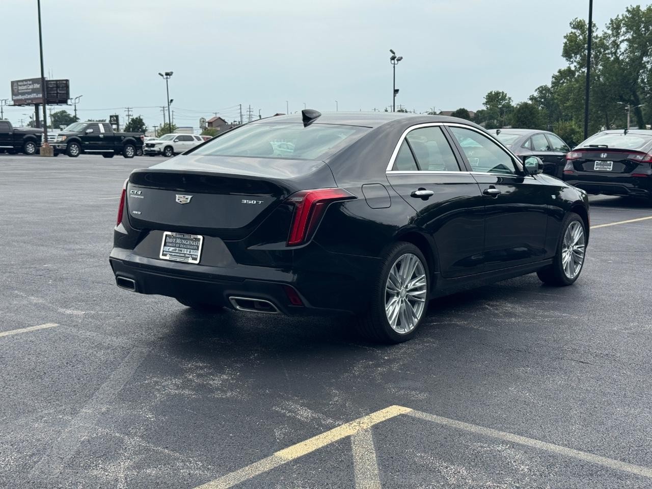 Cadillac CT4 Vehicle Full-screen Gallery Image 04