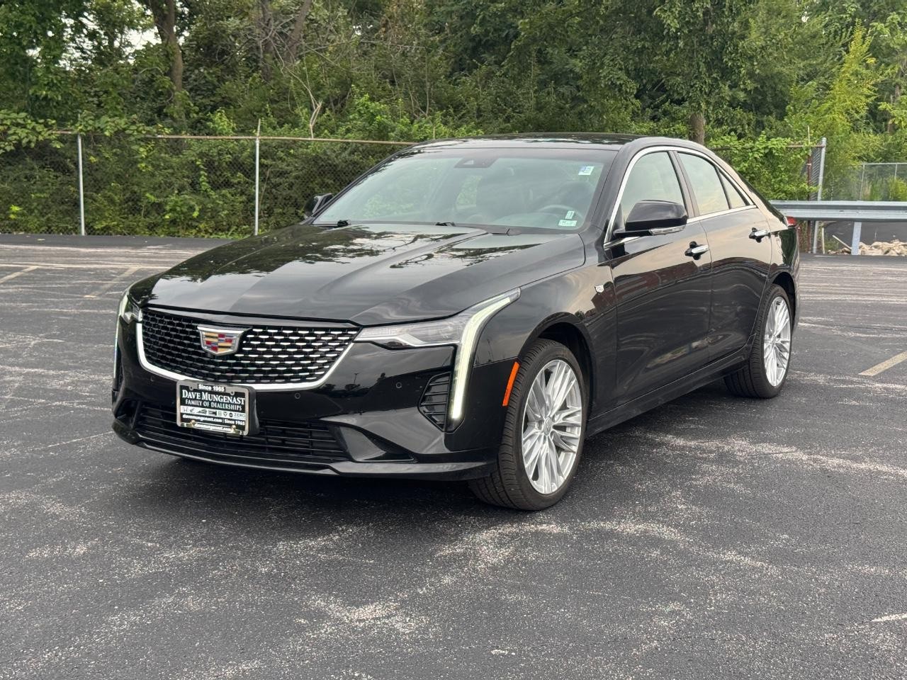 Cadillac CT4 Vehicle Full-screen Gallery Image 09