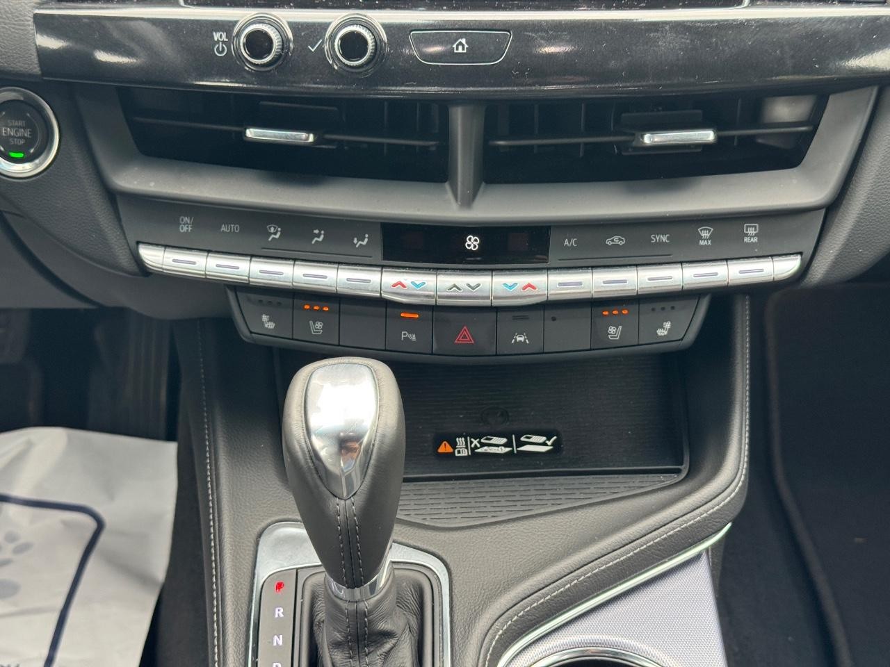 Cadillac CT4 Vehicle Full-screen Gallery Image 15