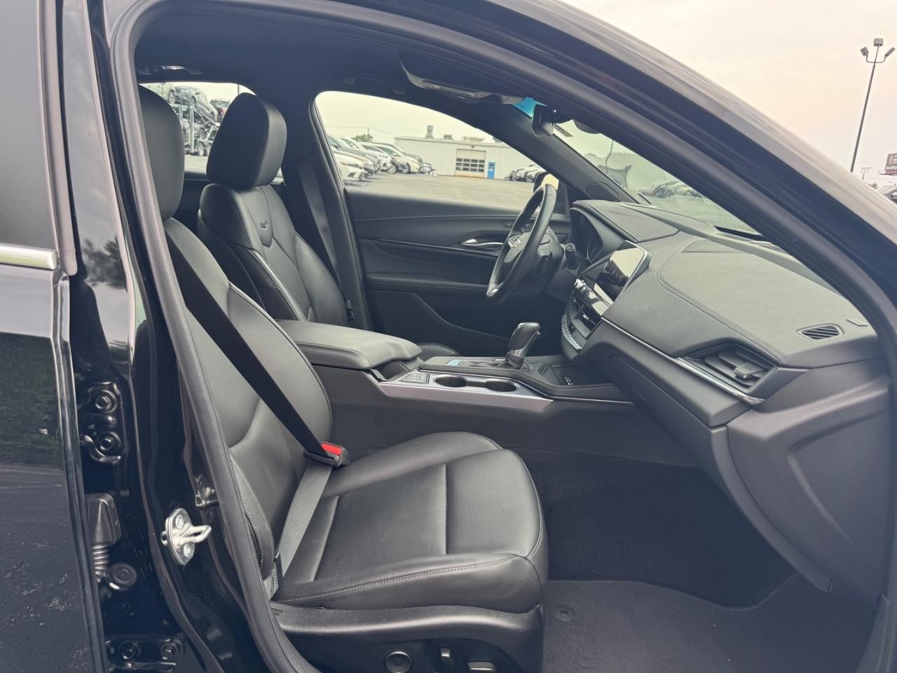 Cadillac CT4 Vehicle Full-screen Gallery Image 18