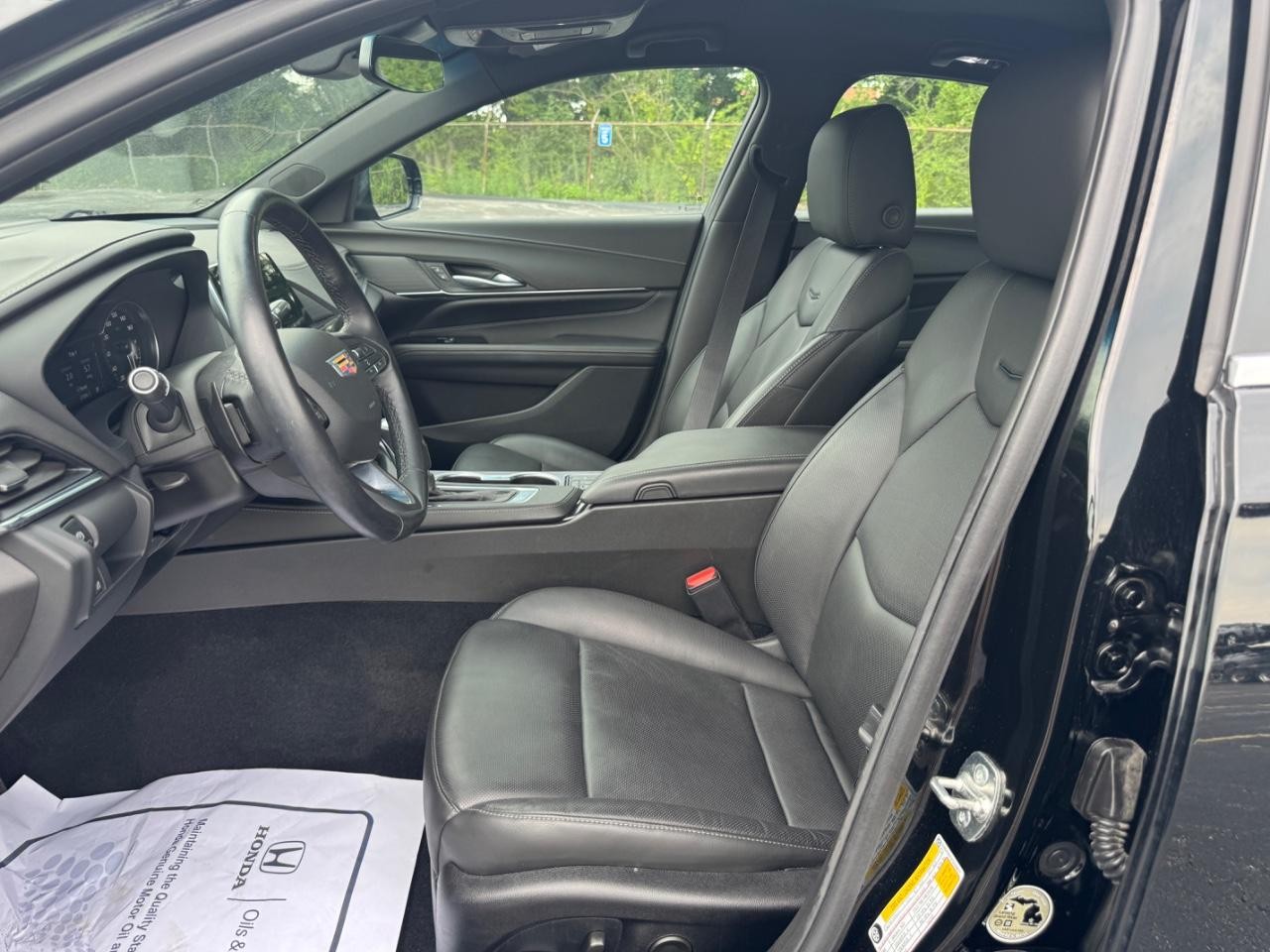 Cadillac CT4 Vehicle Full-screen Gallery Image 19