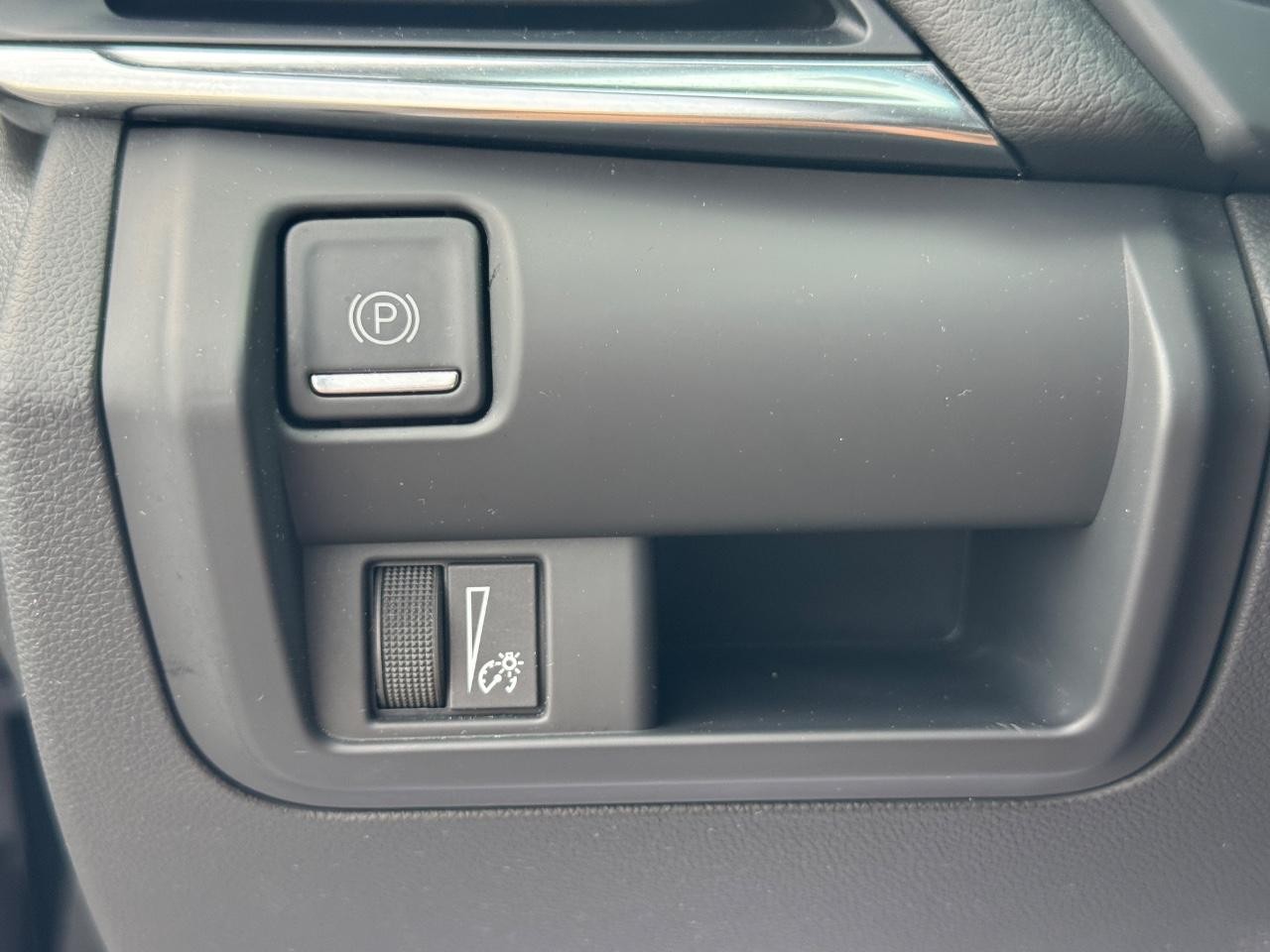 Cadillac CT4 Vehicle Full-screen Gallery Image 23