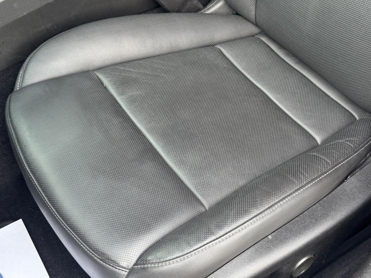 Cadillac CT4 Vehicle Full-screen Gallery Image 26