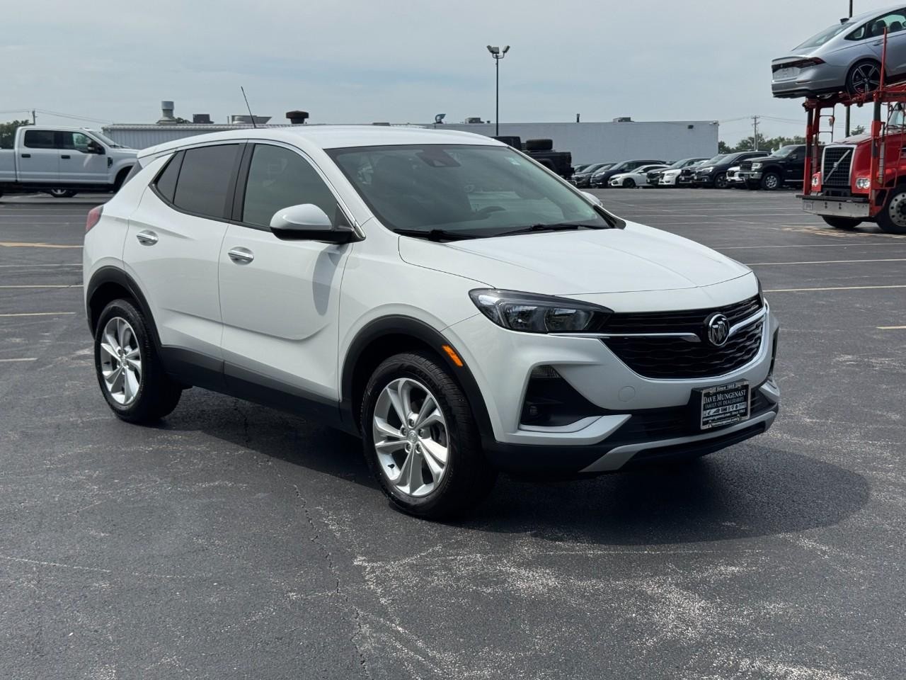 Buick Encore GX Vehicle Full-screen Gallery Image 02