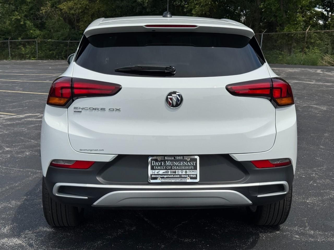 Buick Encore GX Vehicle Full-screen Gallery Image 06