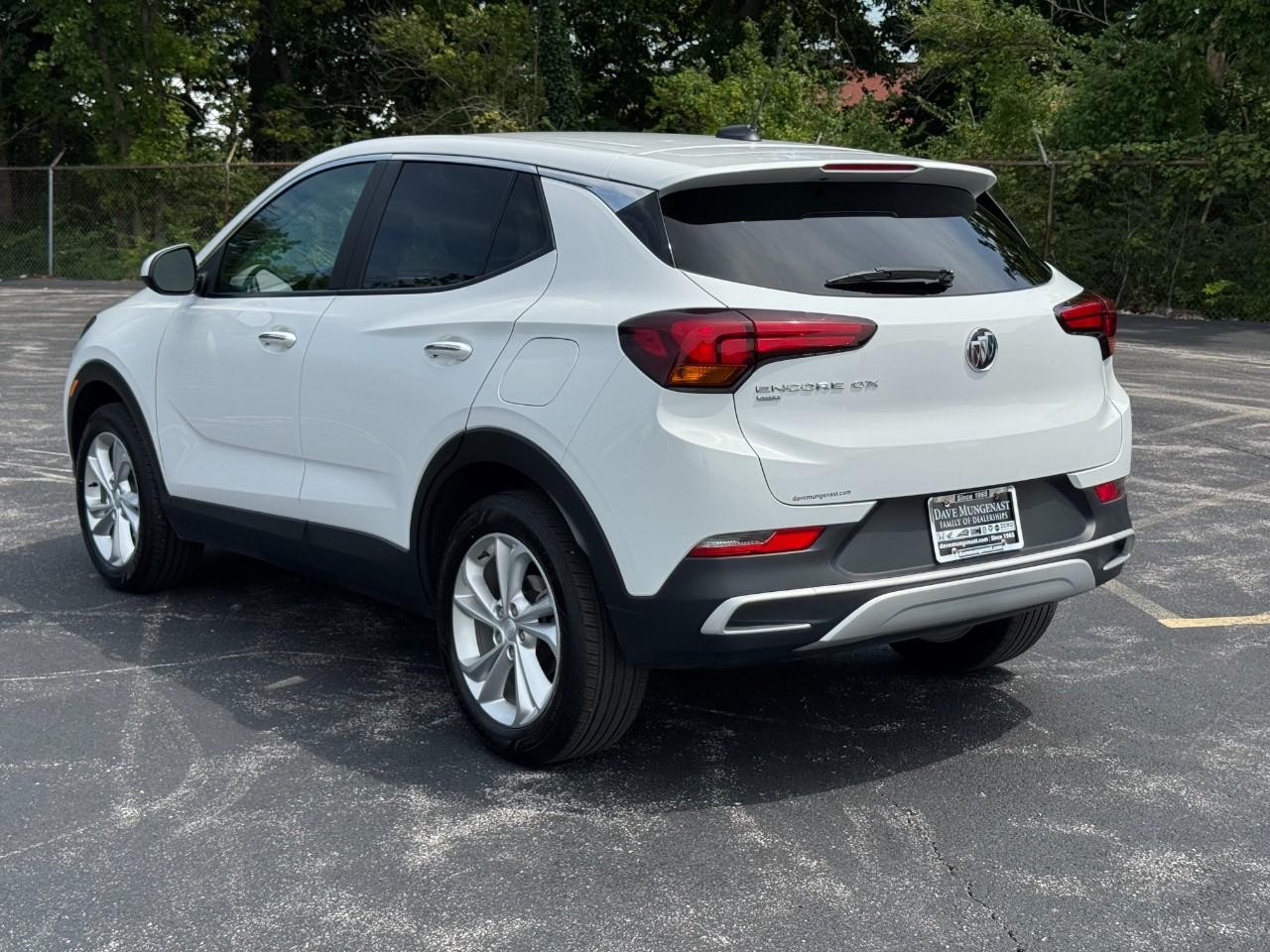 Buick Encore GX Vehicle Full-screen Gallery Image 08