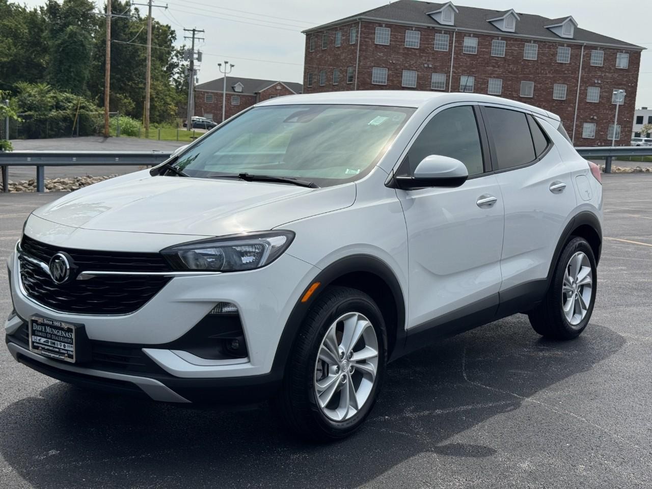 Buick Encore GX Vehicle Full-screen Gallery Image 10