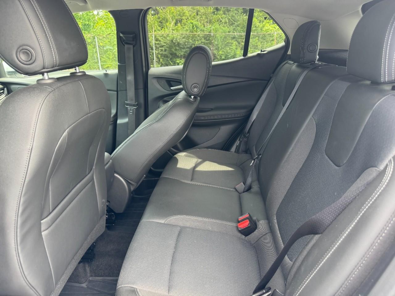 Buick Encore GX Vehicle Full-screen Gallery Image 12