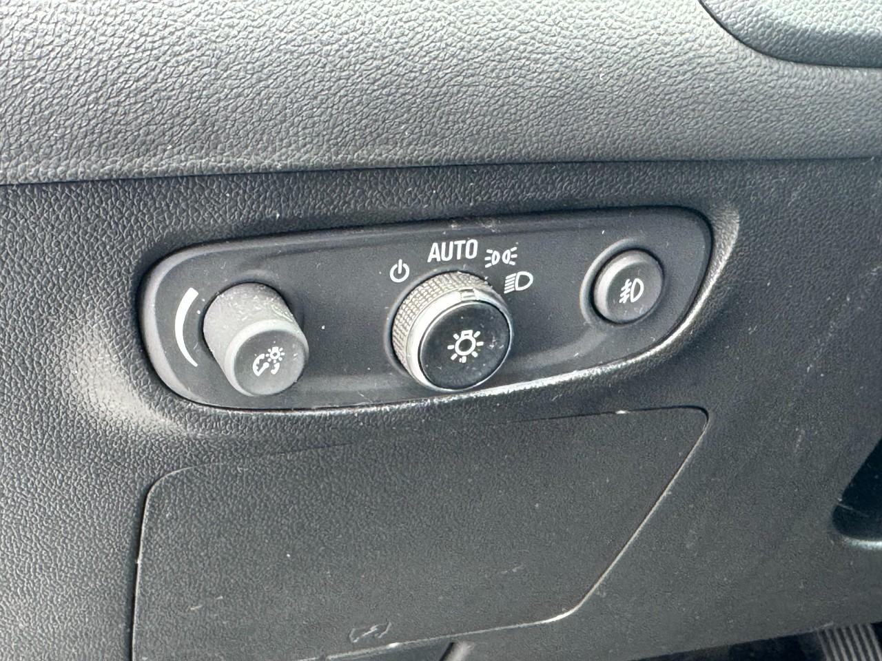 Buick Encore GX Vehicle Full-screen Gallery Image 19