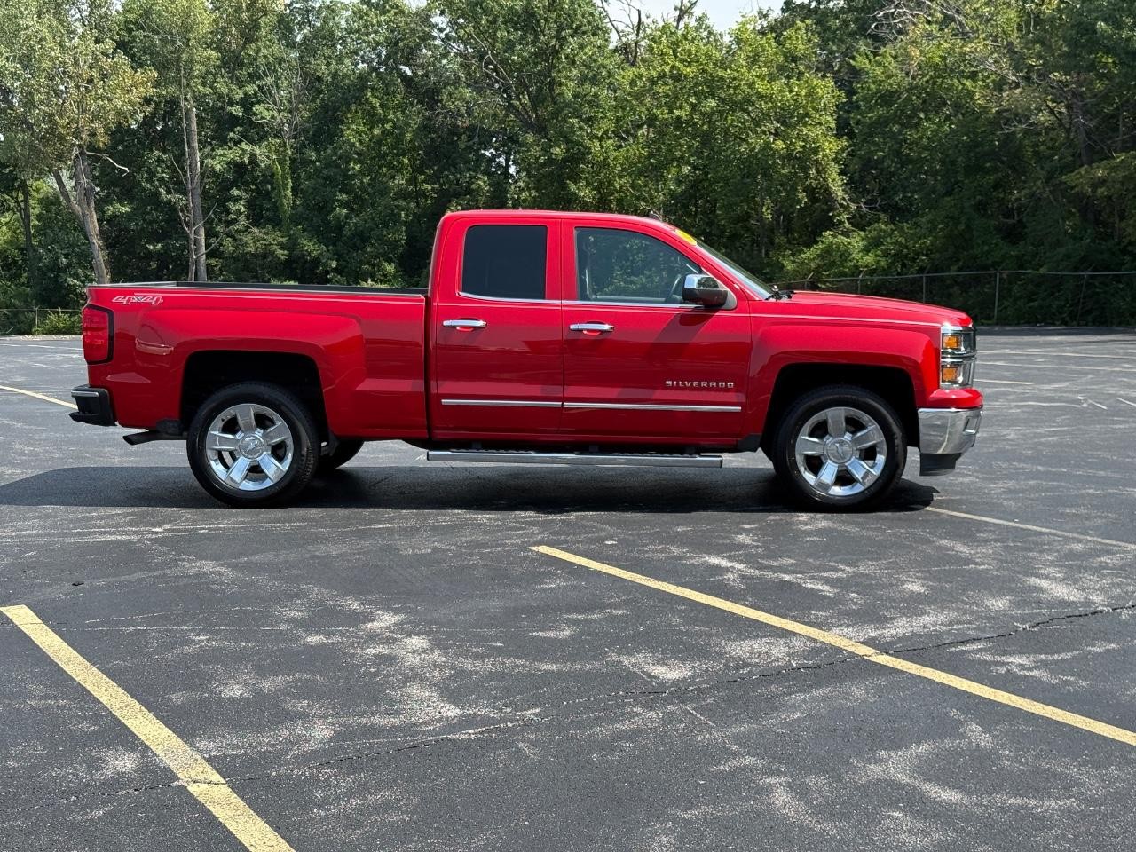 Chevrolet Silverado 1500 Vehicle Full-screen Gallery Image 02