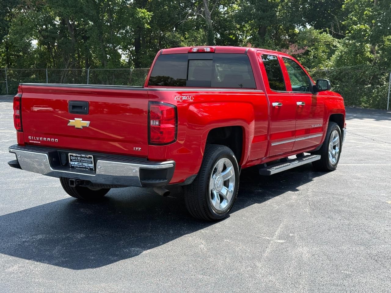 Chevrolet Silverado 1500 Vehicle Full-screen Gallery Image 03